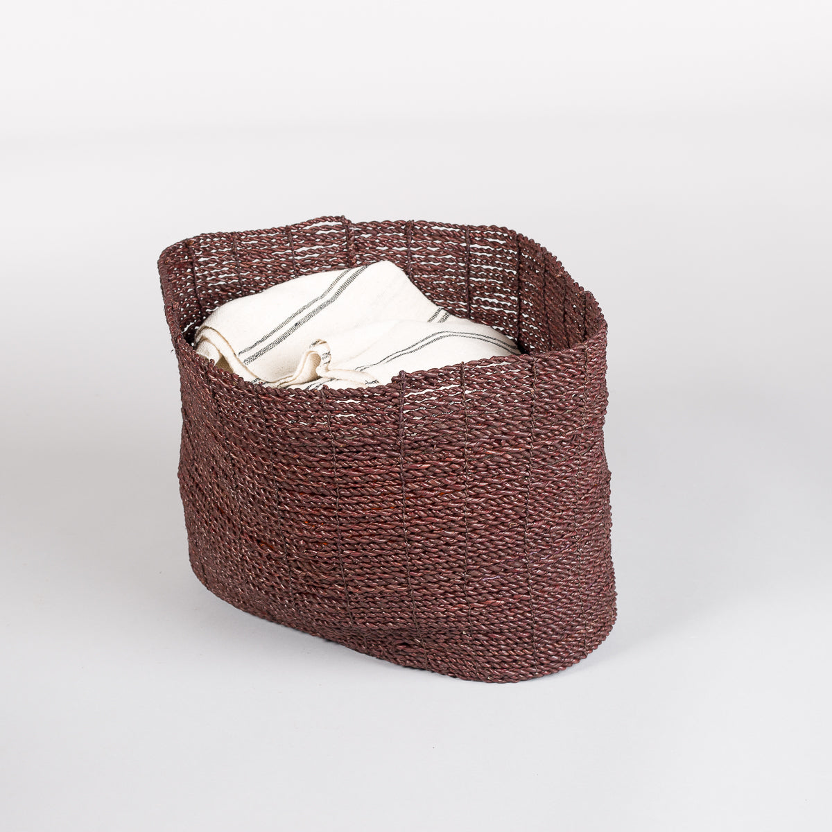 Kurv av siv uten hank