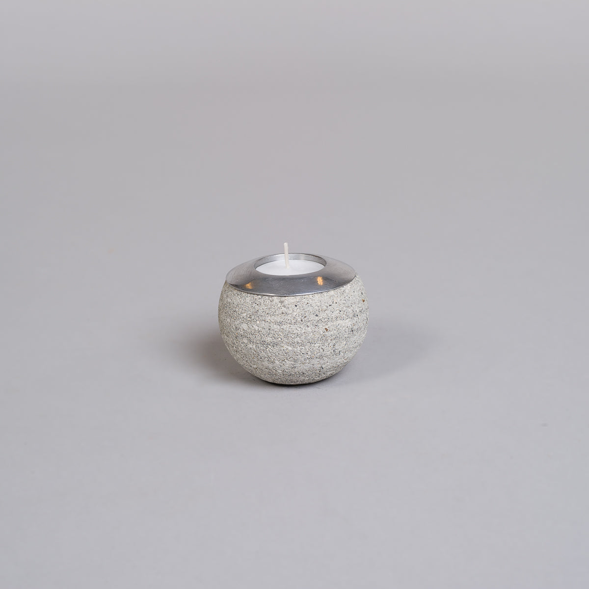 Te-lysholder i grå sandstein - liten