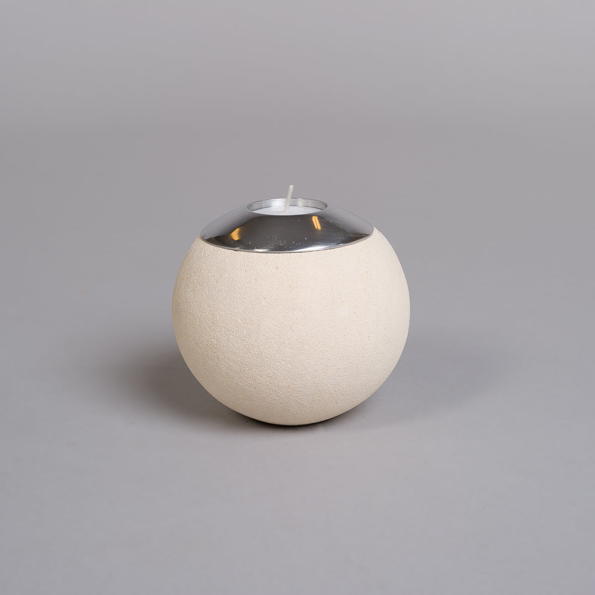 Te-lysholder i lys sandstein - stor